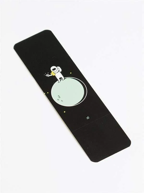 Moon guest | Bookmark